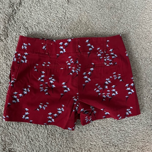 Loft Floral Shorts- Size 6 - Picture 2 of 3